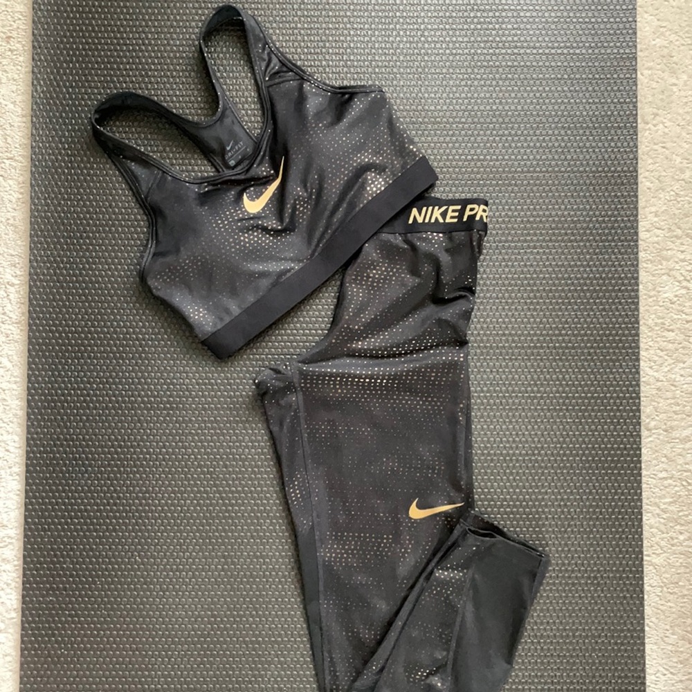 Nike Pro 7/8 Leggings| Nike Sports Bra| M